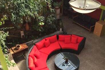 Blacky Hostel And Apartments