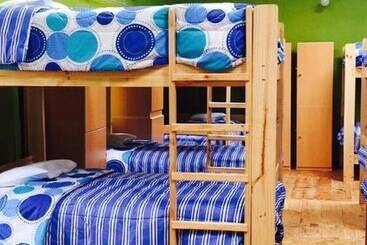 Blacky Hostel And Apartments