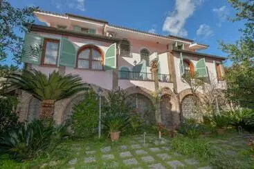 تختخواب و صبحانه L Elisea Maison De Charme