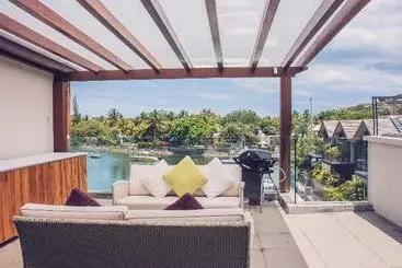 هتل West Island Resort