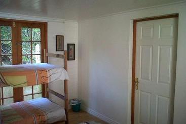 Отель African Jewel Lodge