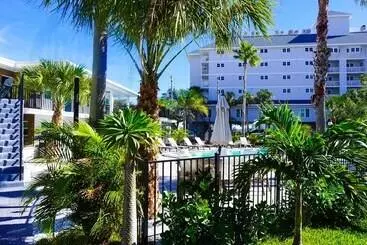 ホテル Ivory Sands Beach Suites