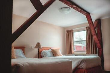 בית מלון כפרי Smugglers Cove Inn