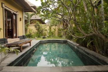 호텔 Tirtarum Villa