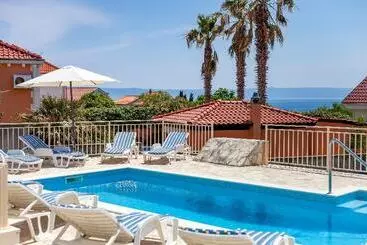 Hotel Family Villa Vjeka With Private Pool And Large Garden