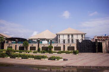 هتل Vicmike Villa