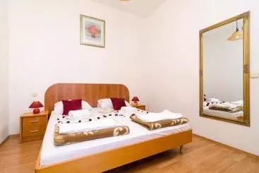 Hotelli Apartments Senjo