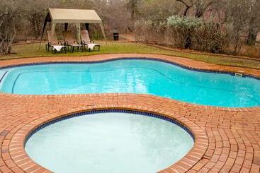 هتل Burchell's Bush Lodge