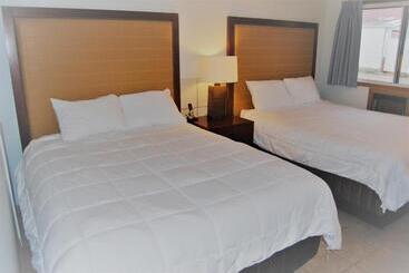 Отель Edgewater Inn