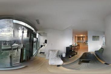 هتل Downtown Condo 20th Floor Lake View Suite