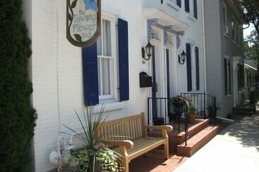 Отель Tawsty Flower   Haines Suites