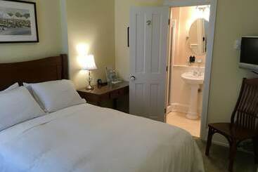 Отель Tawsty Flower Haines Suites