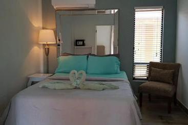 Hotel The Beach Club Resort At Caye Caulker