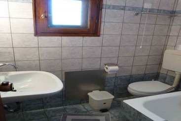 Отель To Akroyiali Apartments