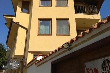 Roots Hotel & Wine Bar