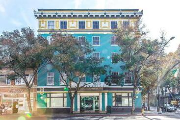 בית מלון כפרי Clariana