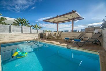 호텔 Kapparis Family Holidays