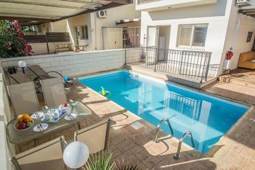 هتل Kapparis Family Holidays