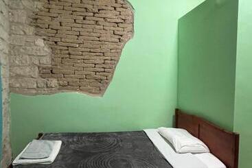 Hotel Zouglas App Guesthouse