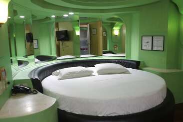 Orchids Drive Inn Hotel And Restaurant