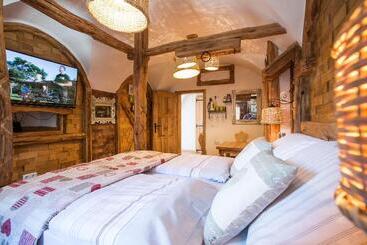 בית מלון כפרי Old Bled House