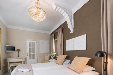 هتل The Town House  Adults Only