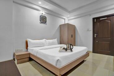 هتل Super Townhouse Divya Palace