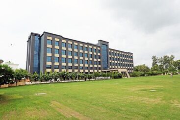 فندق Golden Blossom Imperial Resorts