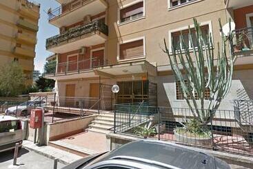 酒店 La Favorita Ben Collegato Con L Aeroporto, La Spiaggia Di Mondello E Il Centro Città