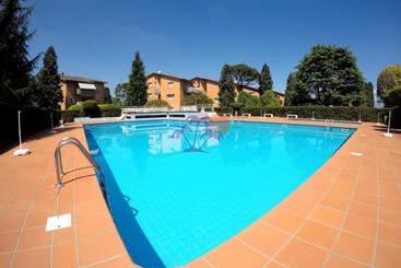 בית מלון כפרי Easy Apartaments Peschiera