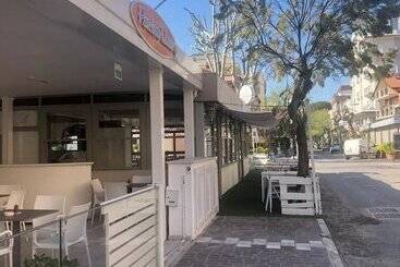 ホテル Pensione Elena