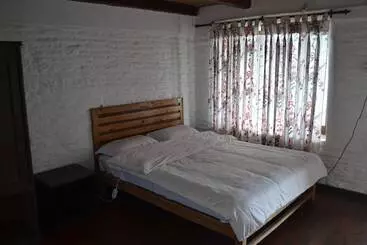 هتل Dhampus Village Eco Lodge