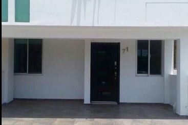 ホテル Guadalupe Inn House