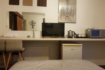 בית מלון כפרי Chelford Guesthouse