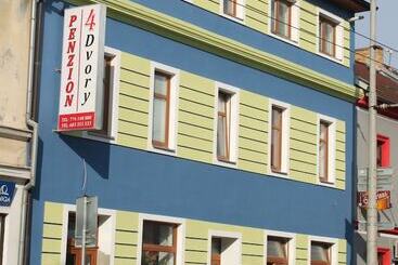 هتل Penzion 4 Dvory