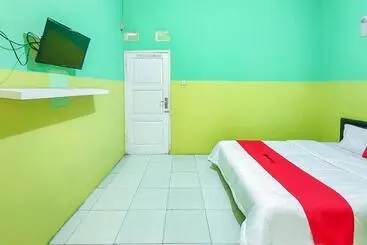 Hotel Reddoorz Near Tugu Pramuka Cianjur
