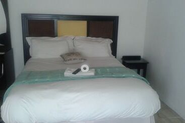 בית מלון כפרי Royal Olympia Lodges & Safaris Rsa