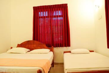 Hotel Saffron Guest Inn