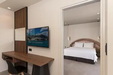 アパートホテル Cove Luxury Suites