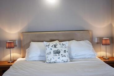 ホテル The Tollemache Arms