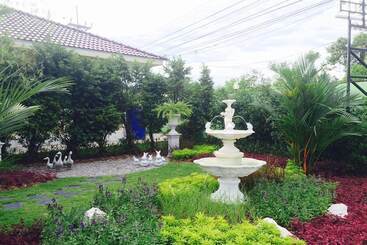 בית מלון כפרי Arena Resort