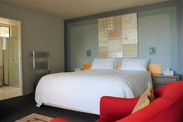 Отель Armalong Winery Chalets