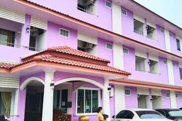 ホテル Choktipparat Place