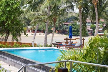 Hotel Breeze Bay Villa