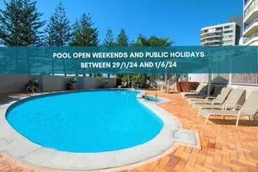 Hotelli Cashelmara Beachfront Apartments