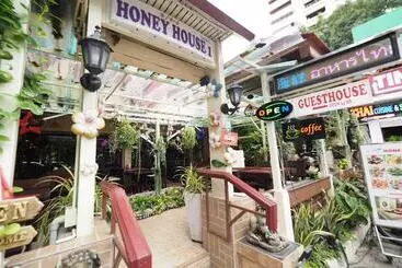 Hotel Honey House1