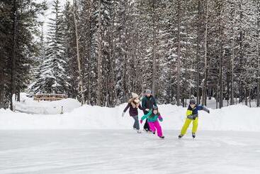 Hotel Crosswaters Resort At Kananaskis