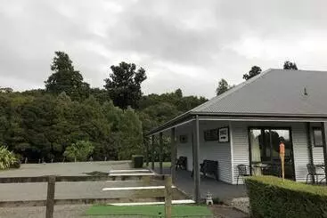 Bed and Breakfast Lake Brunner Longhouse