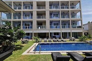 هتل Surf & Sand Resort