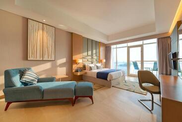 Royal Central Hotel And Resort The Palm